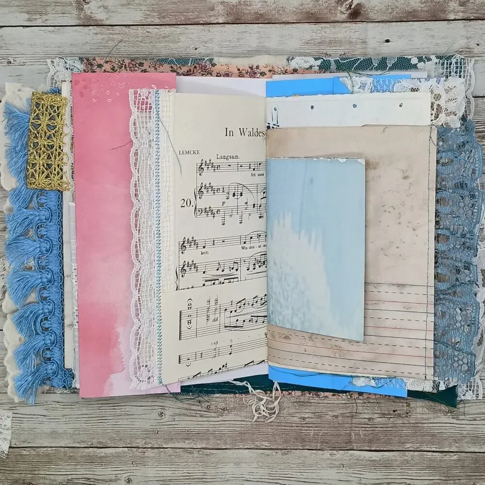 Turquoise Embellished Junk Journal: Flowers, Birds and Butterflies (Discover)